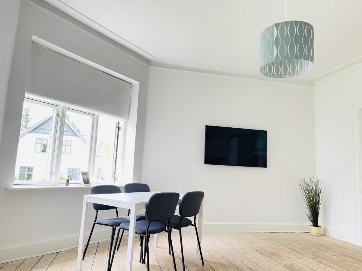 Aday - City Central Mansion - 1 Bedroom Apartment With Garden Aalborg Dış mekan fotoğraf