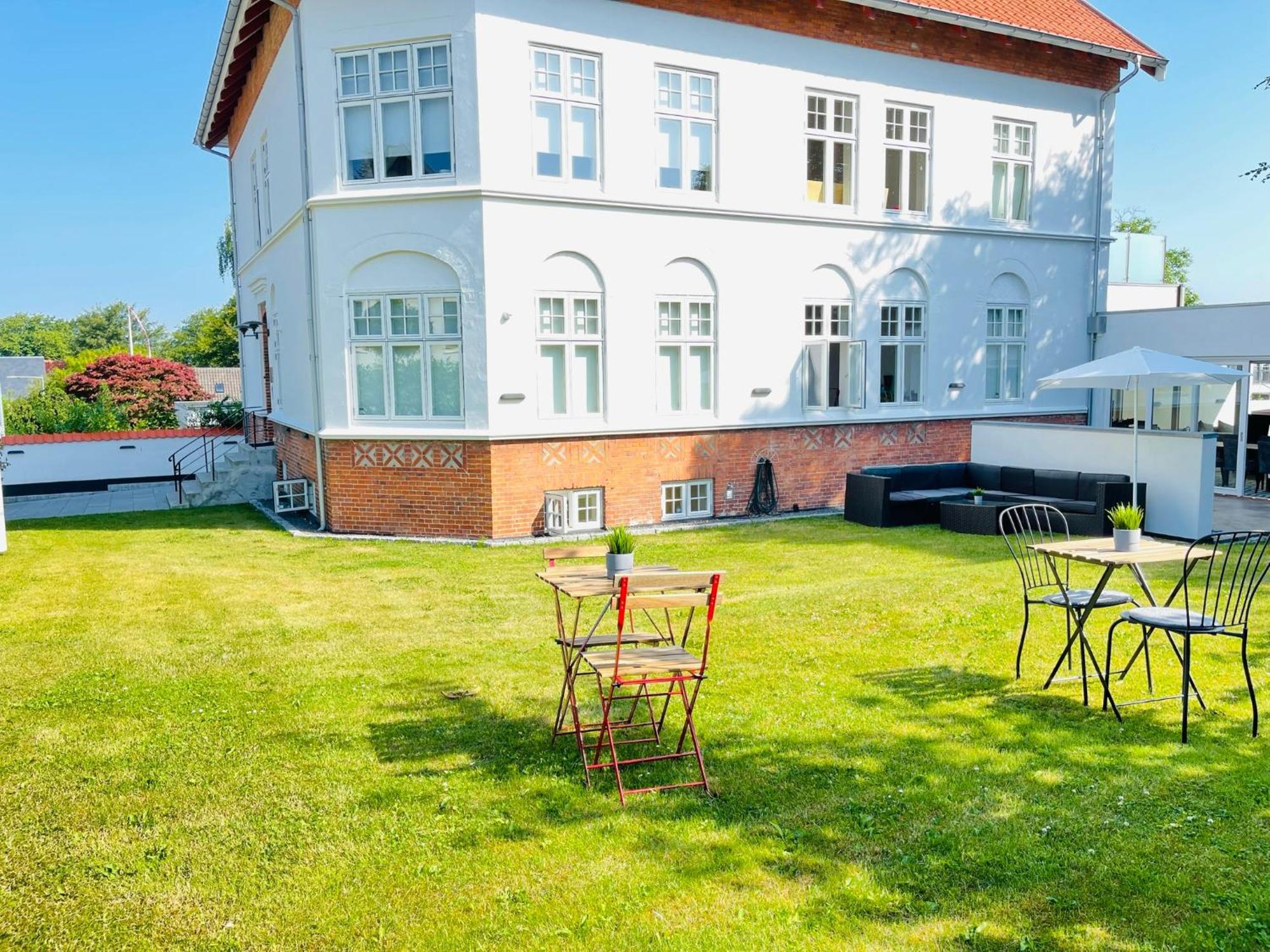 Aday - City Central Mansion - 1 Bedroom Apartment With Garden Aalborg Dış mekan fotoğraf